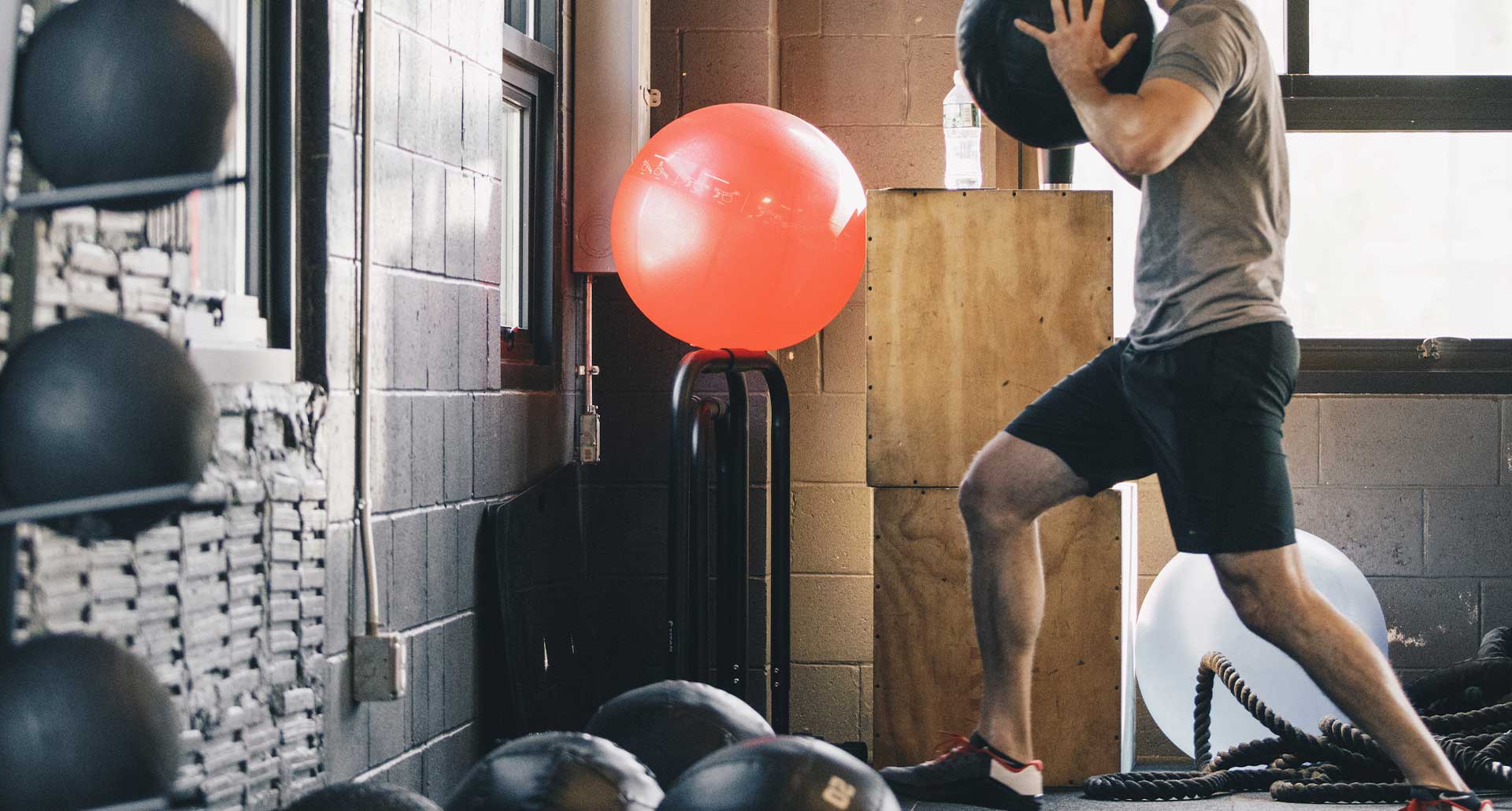 CrossFit training with wall ball